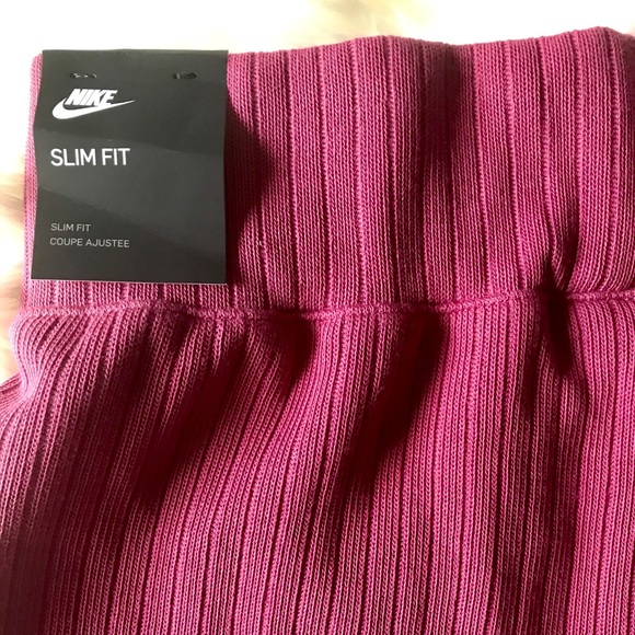 WOMENS NIKE SHORTS - Picture 8 of 10